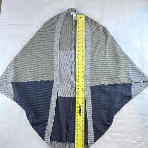 She + Sky Colorblock Batwing Cardigan - One Size - Picture 6 of 7